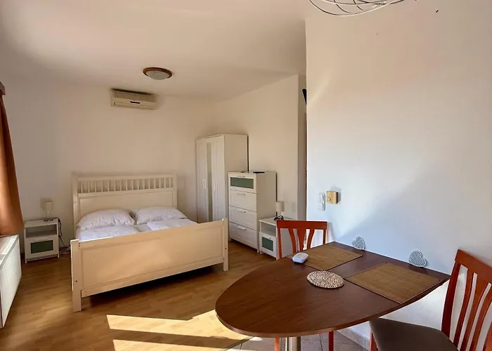 By Hellobalatonlelle 公寓