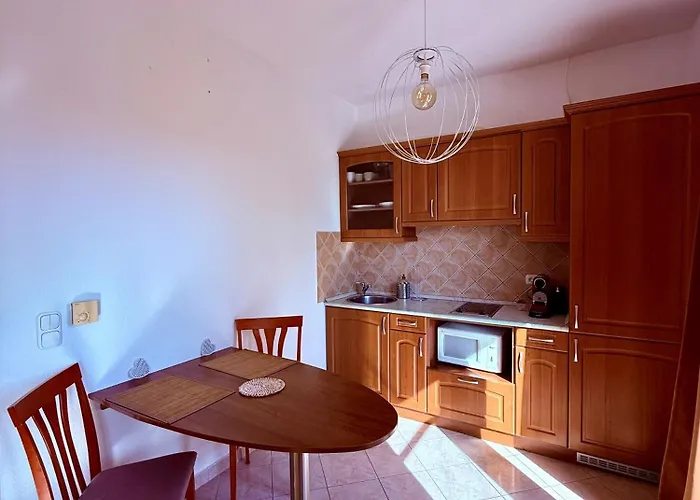 By Hellobalatonlelle 公寓