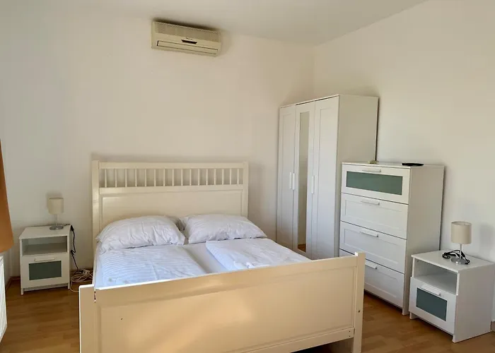 公寓 By Hellobalatonlelle *